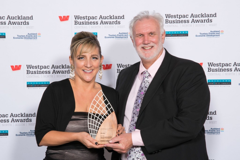 ITC Marketing Director Claire Huxley and Managing Director Kerry Priestley with the Award for Excellence in Customer Service Delivery