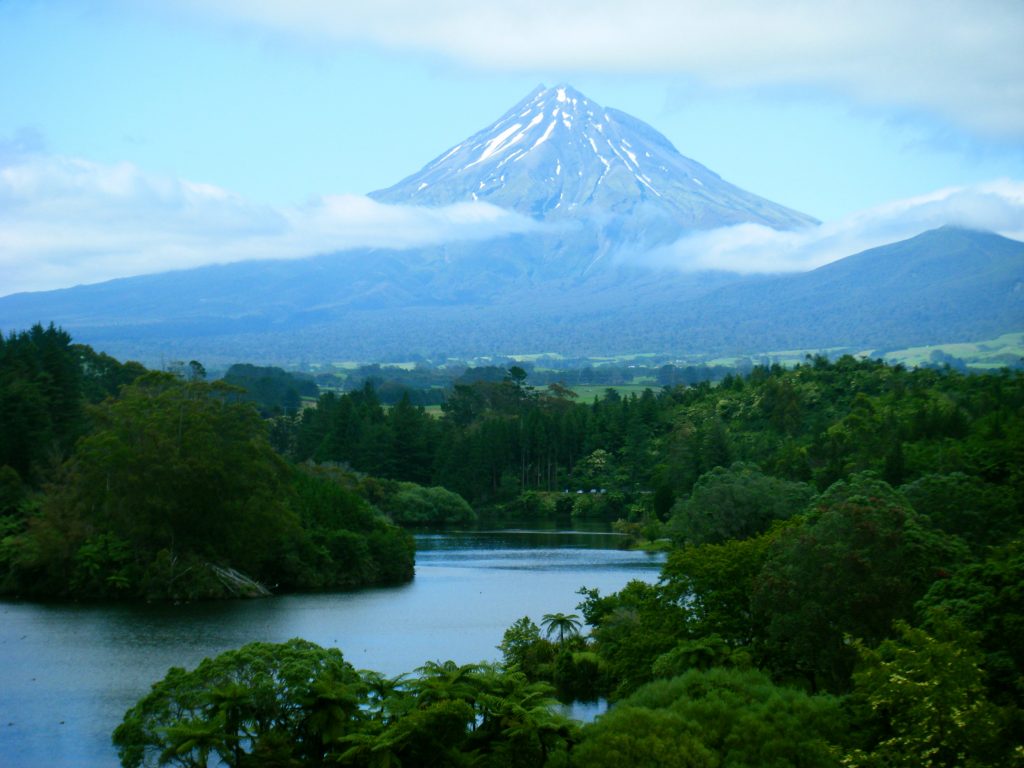 mt_taranaki_from_lake_mangamahoe